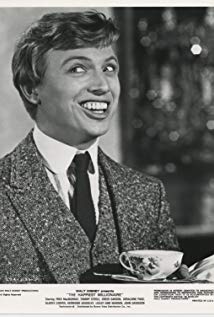 How tall is Tommy Steele?